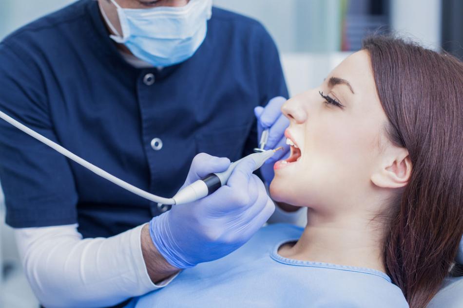Из чего складывается стоимость лечения зуба?