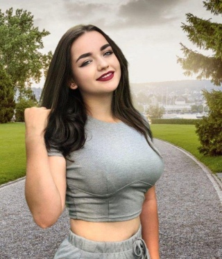 Варя Савина